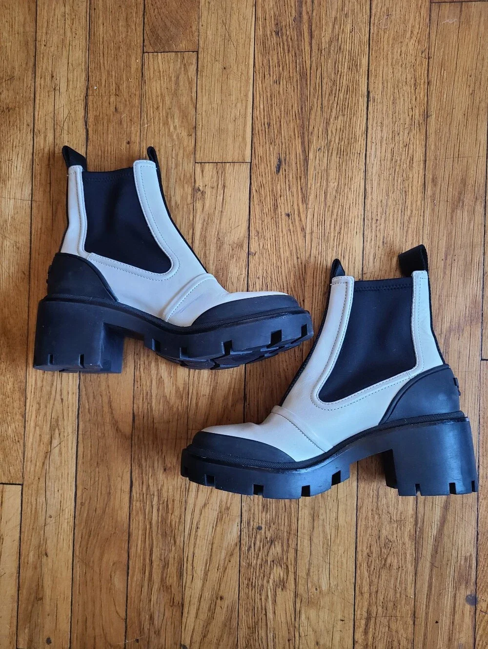Tory Burch Chelsea Boot